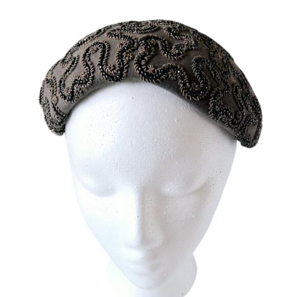 1950s Elegant Beaded Capulet Evening Hat & Hat Pin - Picture 3 of 7